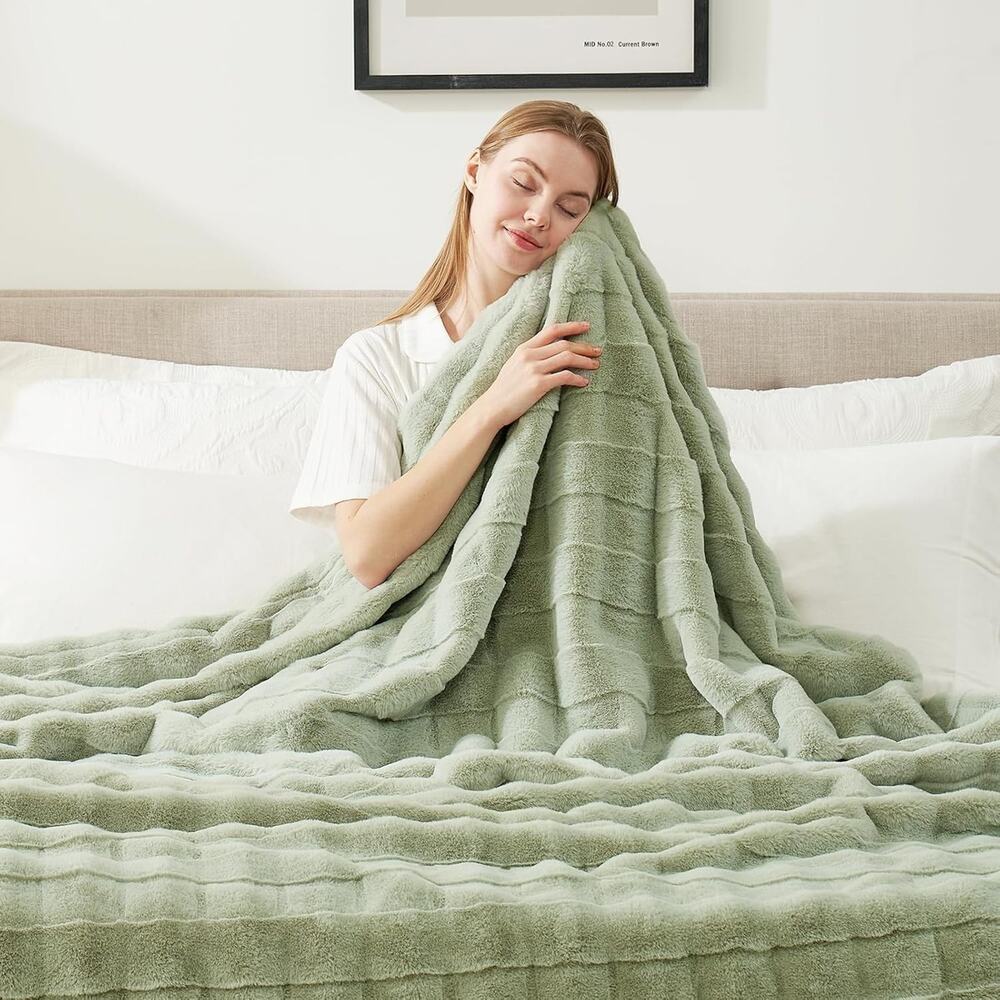 Cozy Bliss Faux Fur Throw Blanket for Couch, Cozy Warm Plush Striped Blanket ... - Picture 4 of 6